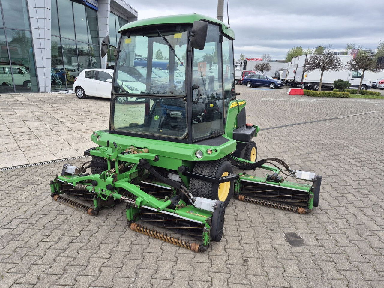 JOHN DEERE 1905 4WD / 2010 / Serviced / Cabin - Mesin pemotong rumput: gambar 2 JOHN DEERE 1905 4WD / 2010 / Serviced / Cabin - Mesin pemotong rumput: gambar 2