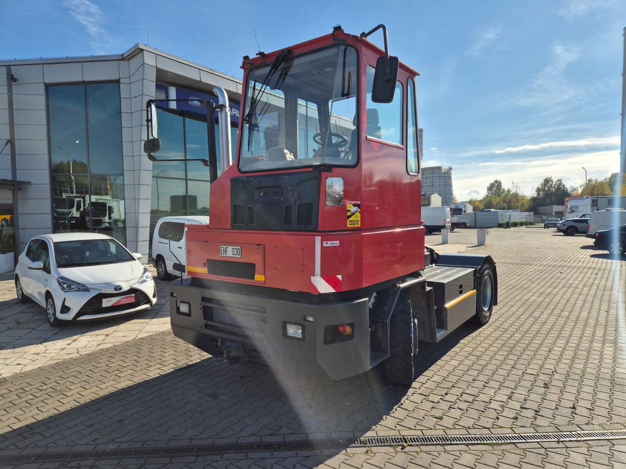 KALMAR TR618i - 4X4 - LIKE NEW! - Traktor terminal: gambar 3 KALMAR TR618i - 4X4 - LIKE NEW! - Traktor terminal: gambar 3