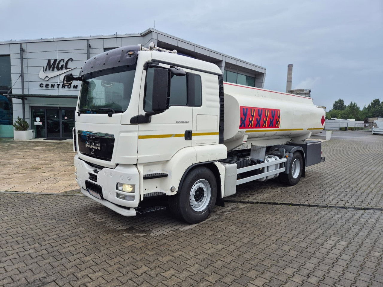 MAN MAN TGS 18.360 OIL Transport / Good Condition - Truk tangki: gambar 3 MAN MAN TGS 18.360 OIL Transport / Good Condition - Truk tangki: gambar 3