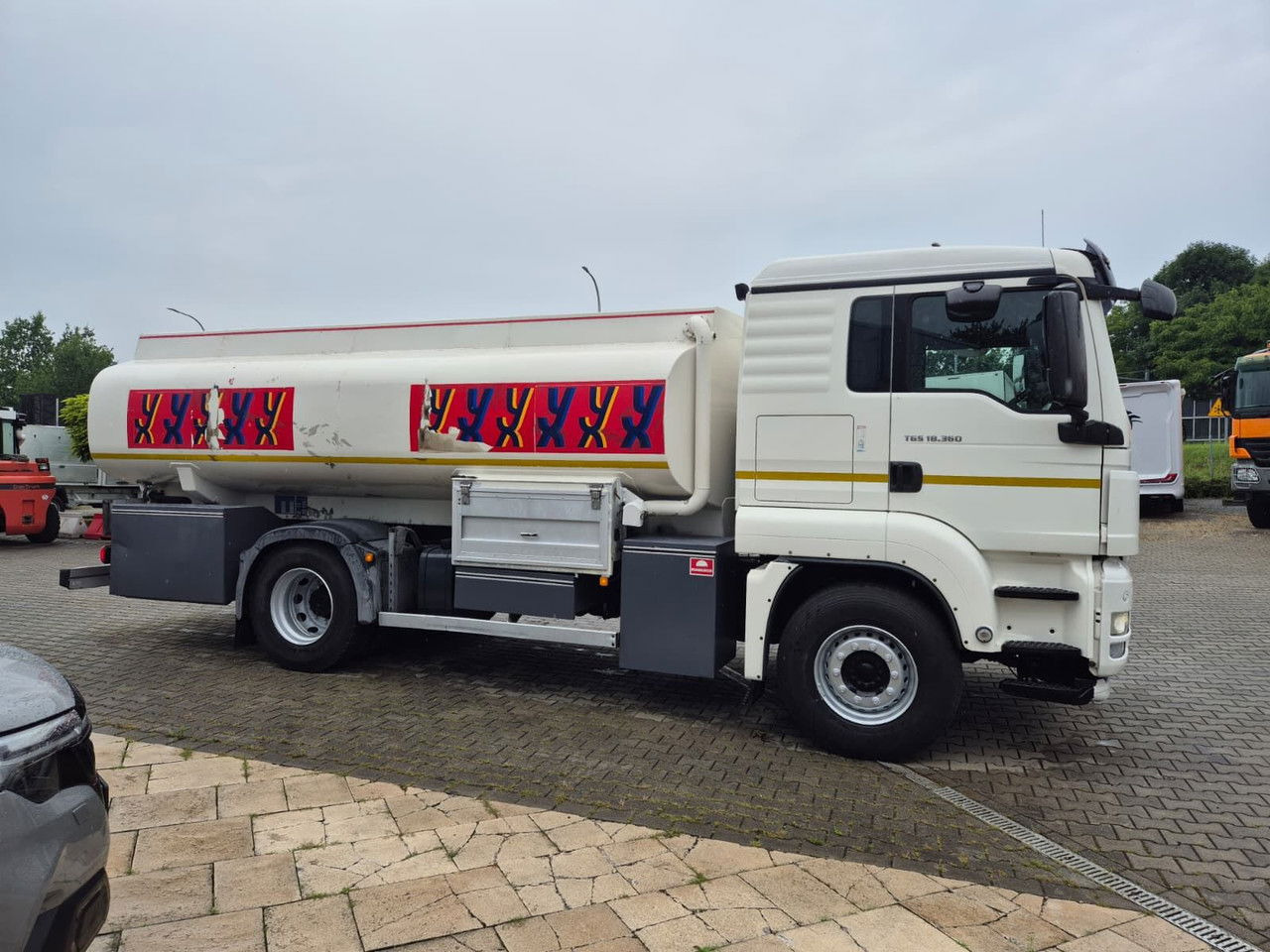 MAN TGS 18.360 OIL Transport / Good Condition - Truk tangki: gambar 2 MAN TGS 18.360 OIL Transport / Good Condition - Truk tangki: gambar 2