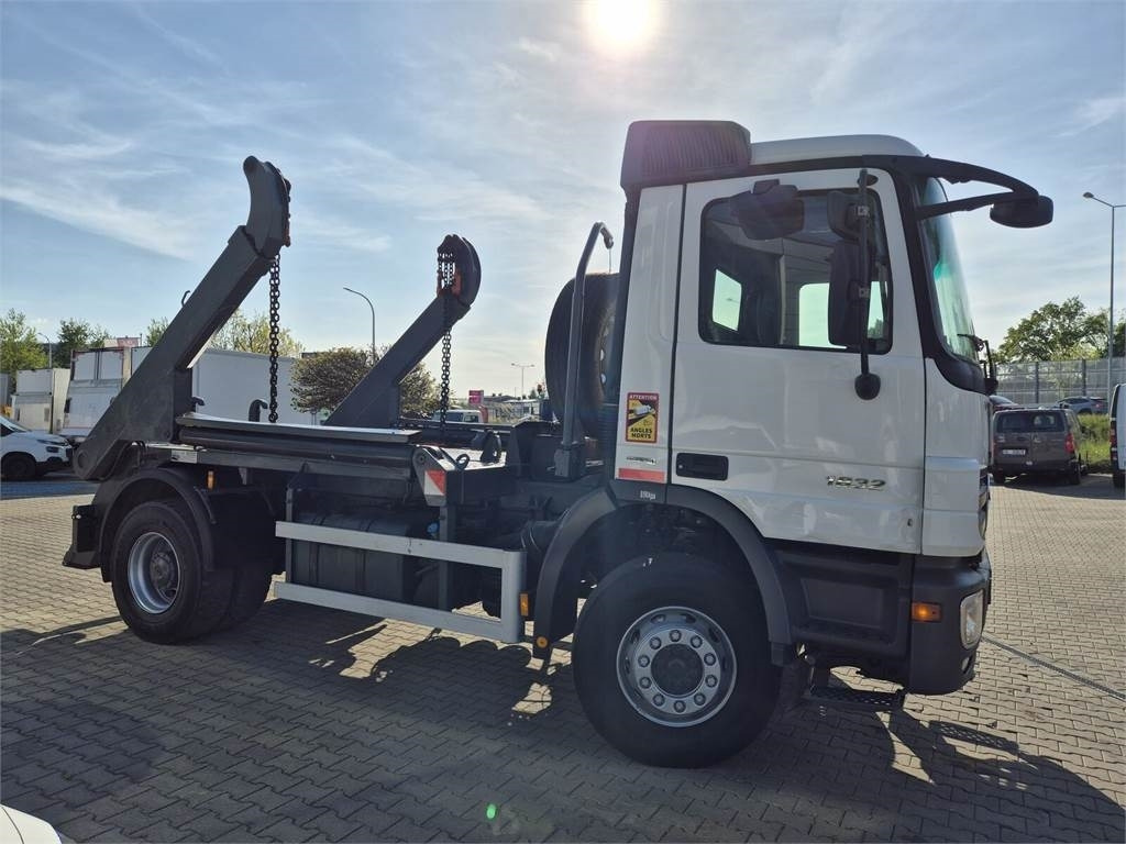 Mercedes-Benz Actros 1832 / FORNAL 180 / 1 OWNER / SERVICED! - Truk skip loader: gambar 5 Mercedes-Benz Actros 1832 / FORNAL 180 / 1 OWNER / SERVICED! - Truk skip loader: gambar 5