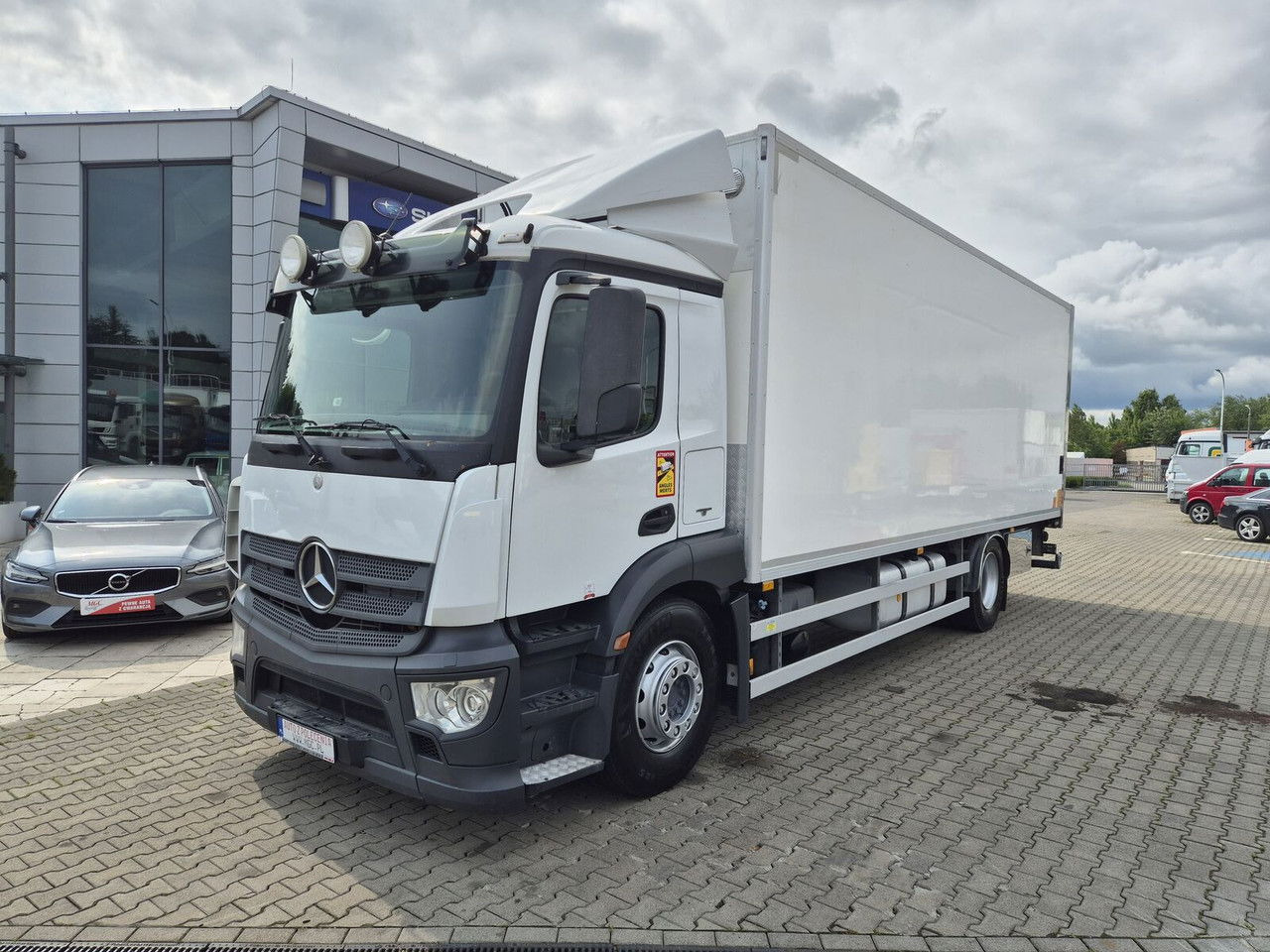Mercedes-Benz Antos 1830 L / Container / Accident-Free / 1 Owner / Serviced / - Truk box: gambar 1 Mercedes-Benz Antos 1830 L / Container / Accident-Free / 1 Owner / Serviced / - Truk box: gambar 1