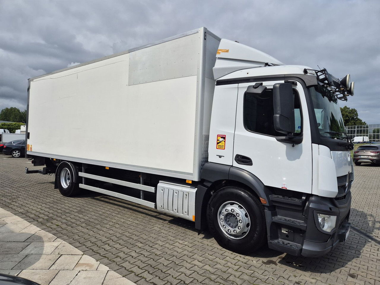 Mercedes-Benz Antos 1830 L / Container / Accident-Free / 1 Owner / Serviced / - Truk box: gambar 5 Mercedes-Benz Antos 1830 L / Container / Accident-Free / 1 Owner / Serviced / - Truk box: gambar 5