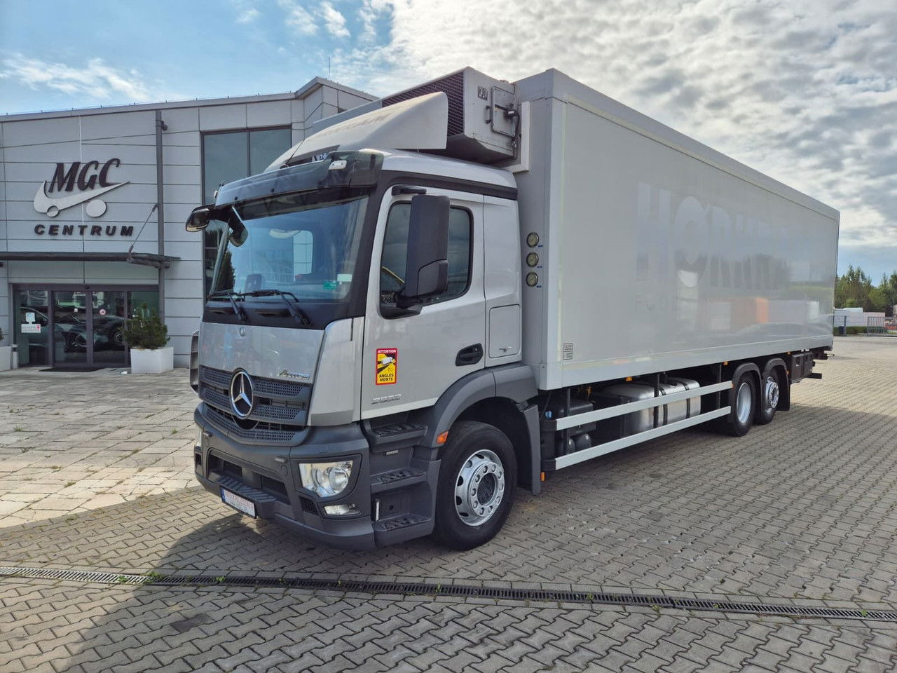 Mercedes-Benz Antos 2532 L 6X2 / Frigoblock / 1 Owner / 6X2 / Euro 6 / TOP - Truk berpendingin: gambar 2 Mercedes-Benz Antos 2532 L 6X2 / Frigoblock / 1 Owner / 6X2 / Euro 6 / TOP - Truk berpendingin: gambar 2