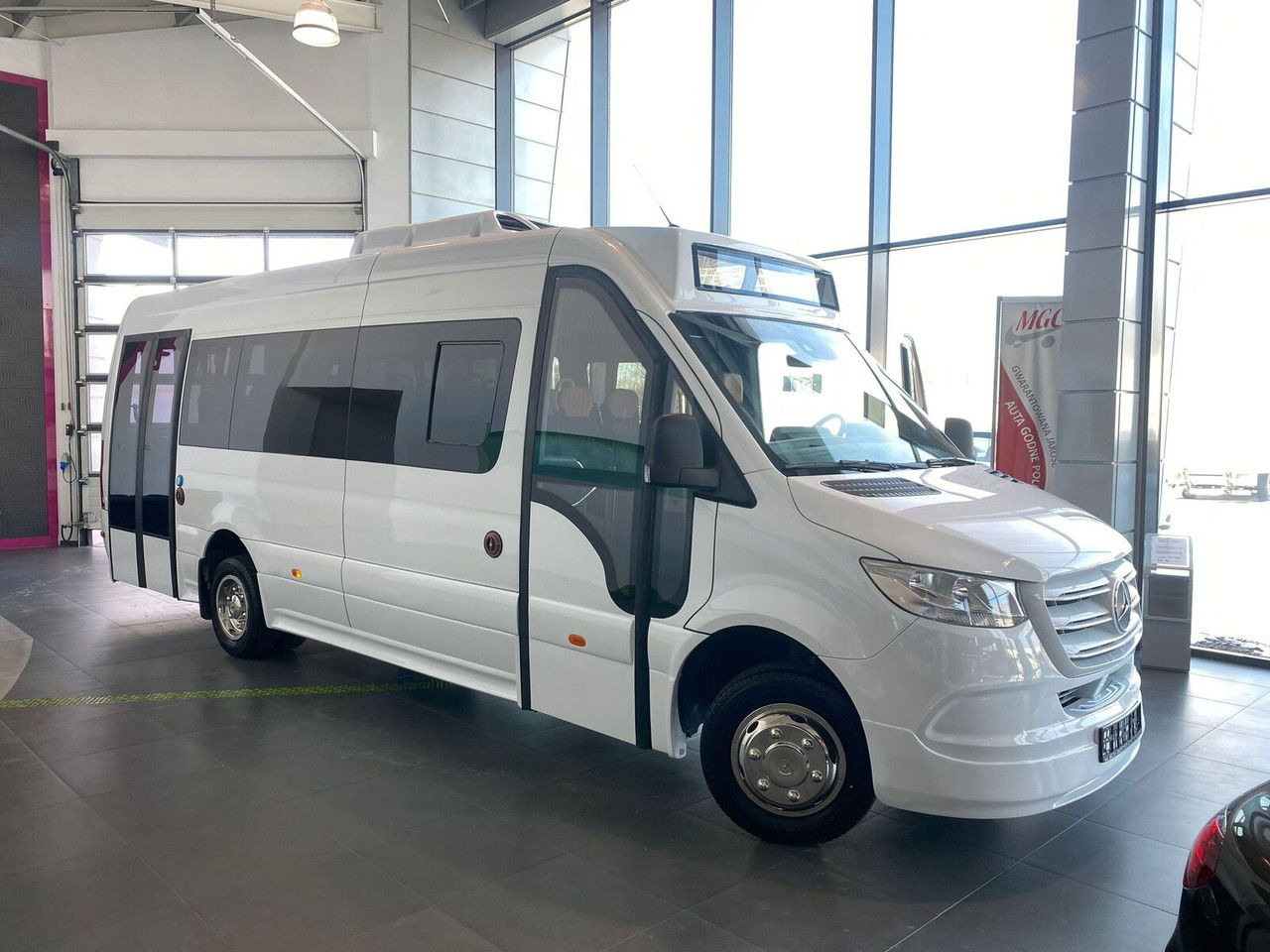 Mercedes-Benz Sprinter 517 - Bus mini, Van penumpang: gambar 5 Mercedes-Benz Sprinter 517 - Bus mini, Van penumpang: gambar 5