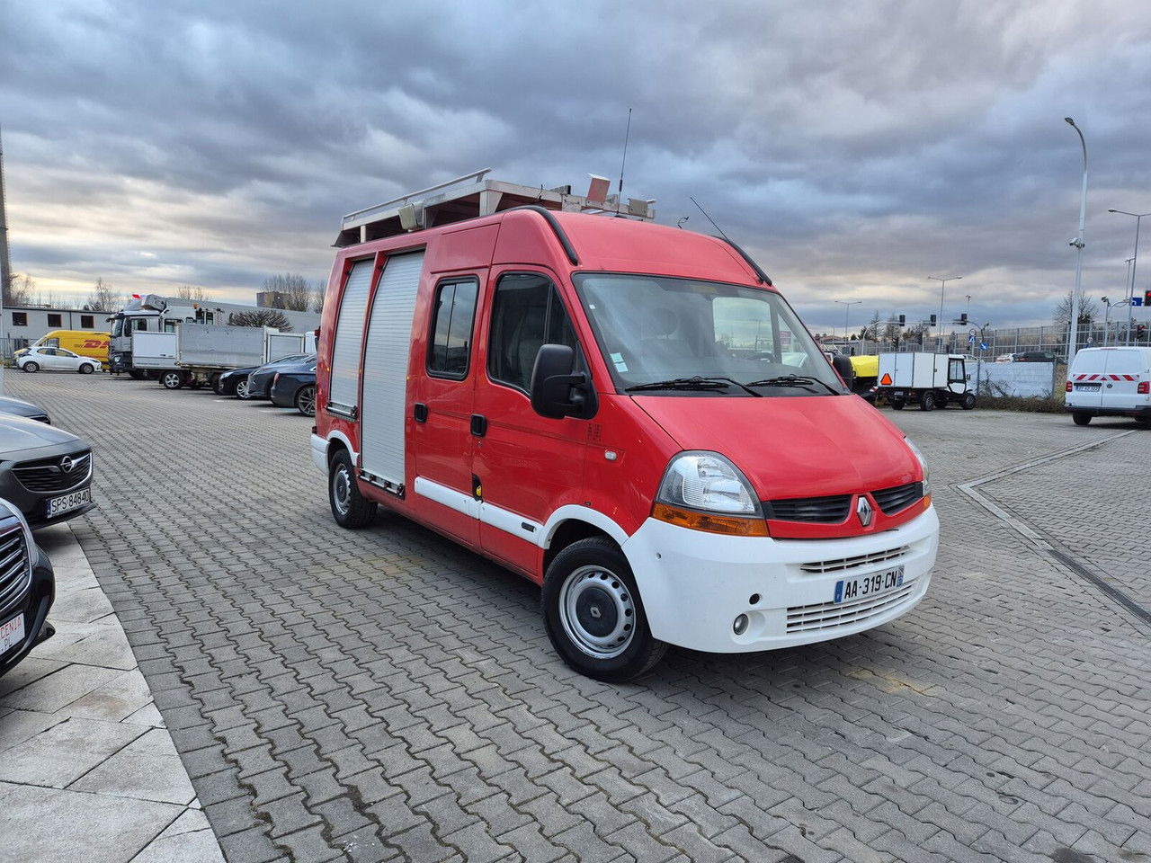 RENAULT Master 2.5 DCi / Like NEW LOW KM / 4 Seats - Truk pemadam kebakaran: gambar 1 RENAULT Master 2.5 DCi / Like NEW LOW KM / 4 Seats - Truk pemadam kebakaran: gambar 1