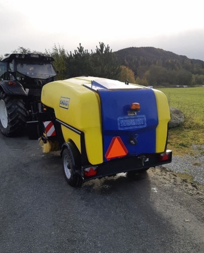 Schmidt TSS 122, Like NEW, Only 203 hours, up to 40KM/h - Transport all - Penyapu industri: gambar 3 Schmidt TSS 122, Like NEW, Only 203 hours, up to 40KM/h - Transport all - Penyapu industri: gambar 3