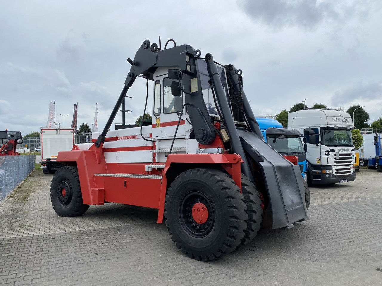 Svetruck TMF 12/9 HB / 1 Owner / Reach Stacker / Elme Sprea DER Svetruck TMF 12/9 HB / 1 Owner / Reach Stacker / Elme Sprea DER - Forklift: gambar 1 Svetruck TMF 12/9 HB / 1 Owner / Reach Stacker / Elme Sprea DER Svetruck TMF 12/9 HB / 1 Owner / Reach Stacker / Elme Sprea DER - Forklift: gambar 1