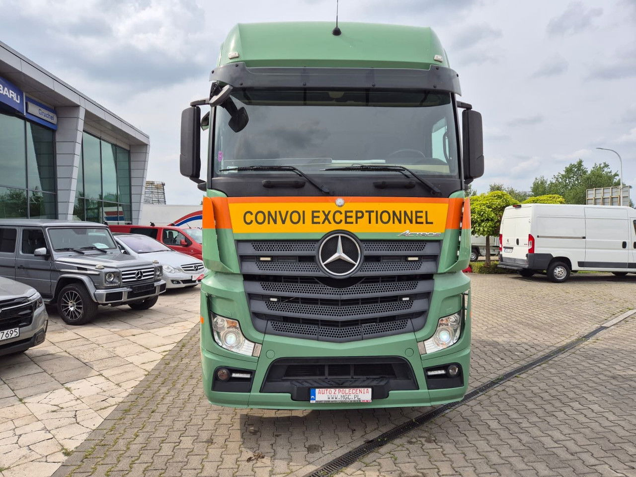 Mercedes-Benz Actros 4163 8X4 / 1 Owner / LOW KM / Super Condition - Tractor head: gambar 4 Mercedes-Benz Actros 4163 8X4 / 1 Owner / LOW KM / Super Condition - Tractor head: gambar 4