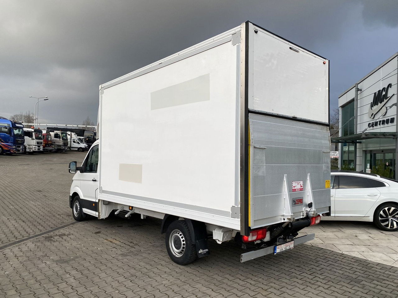 Van box Volkswagen Crafter 2.0 TDI 177HP / High Container / Lift 750KG / Super Cond: gambar 9