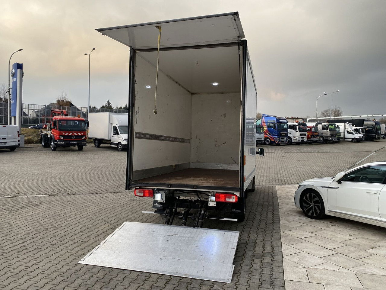 Van box Volkswagen Crafter 2.0 TDI 177HP / High Container / Lift 750KG / Super Cond: gambar 27
