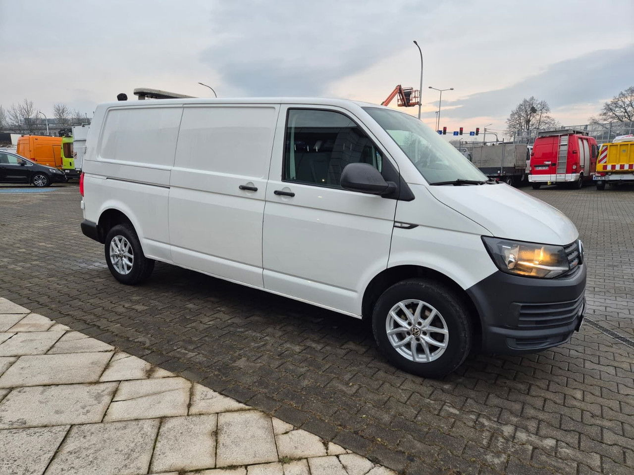 Volkswagen Transporter T6 2.0 TDi DSG / 1 Owner / Long / Serviced - Van kecil: gambar 5 Volkswagen Transporter T6 2.0 TDi DSG / 1 Owner / Long / Serviced - Van kecil: gambar 5