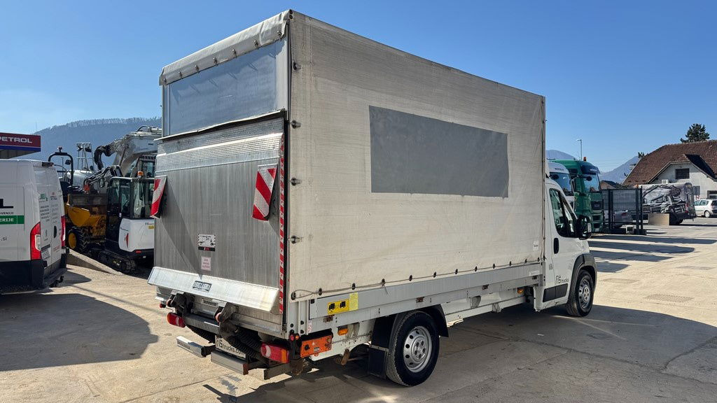 Fiat Ducato 2.3 JTD - 2014 - AIR Condition - Hydraulic Ramp - Van dengan terpal samping: gambar 5 Fiat Ducato 2.3 JTD - 2014 - AIR Condition - Hydraulic Ramp - Van dengan terpal samping: gambar 5