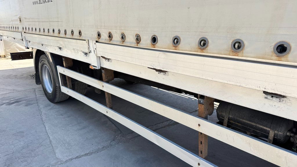 Iveco EuroCargo 160 E24 4X2 tarpaulin - air condition - Truk dengan terpal samping: gambar 4 Iveco EuroCargo 160 E24 4X2 tarpaulin - air condition - Truk dengan terpal samping: gambar 4