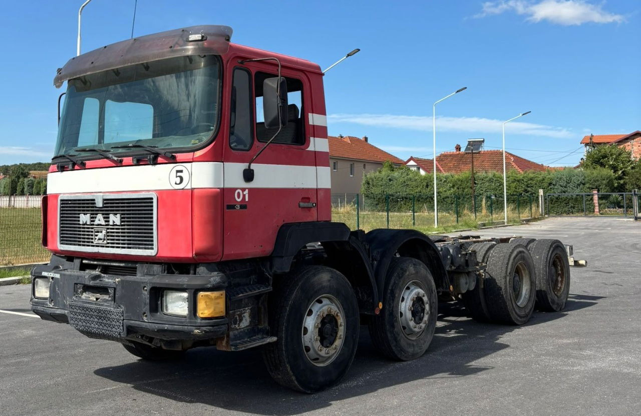 MAN 32.322 8x4 chassis - spring - Truk sasis: gambar 1 MAN 32.322 8x4 chassis - spring - Truk sasis: gambar 1
