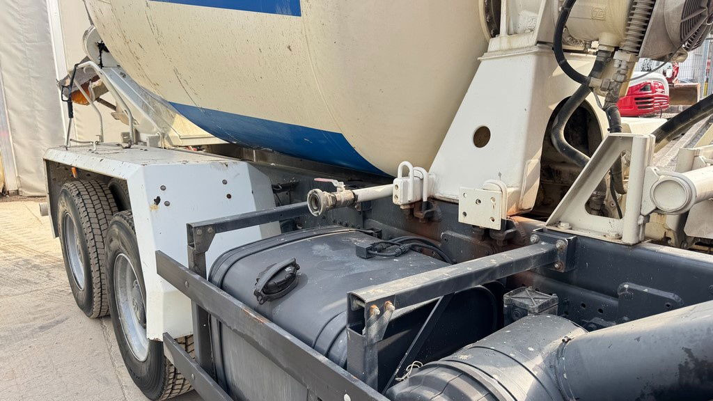 MAN FE 410A 6x4 mixer - 7m3 - euro 3 - Truk pengaduk beton: gambar 4 MAN FE 410A 6x4 mixer - 7m3 - euro 3 - Truk pengaduk beton: gambar 4