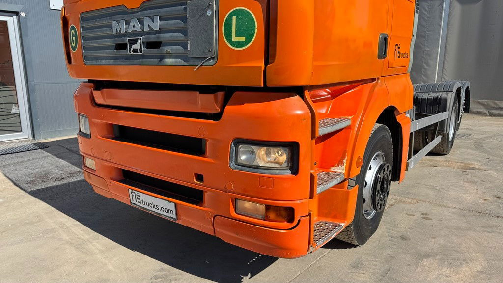 MAN TGA 26.460 6X2 chassis - lifitng axle - Truk sasis: gambar 2 MAN TGA 26.460 6X2 chassis - lifitng axle - Truk sasis: gambar 2