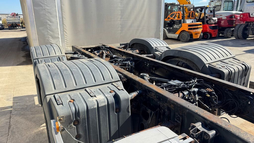 MAN TGA 26.460 6X2 chassis - lifitng axle - Truk sasis: gambar 5 MAN TGA 26.460 6X2 chassis - lifitng axle - Truk sasis: gambar 5