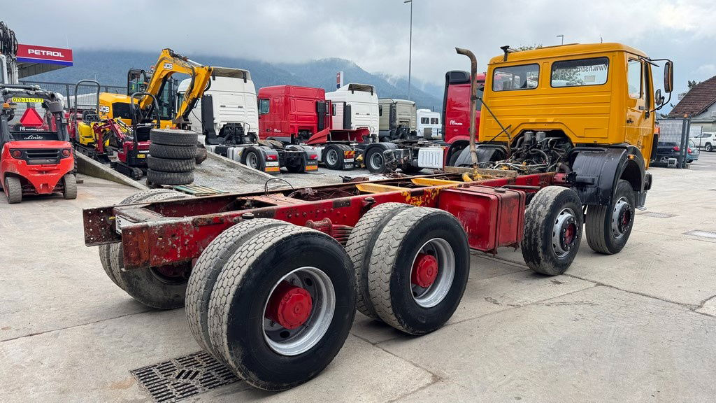 Mercedes-Benz 3228 8x4 chassis - v8 - Truk sasis: gambar 5 Mercedes-Benz 3228 8x4 chassis - v8 - Truk sasis: gambar 5