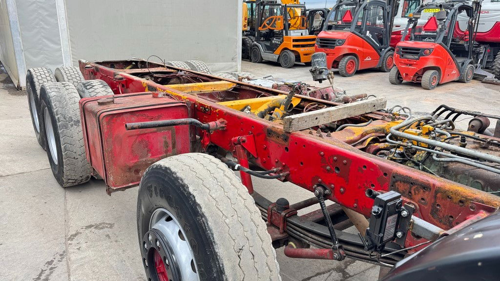 Mercedes-Benz 3228 8x4 chassis - v8 - Truk sasis: gambar 4 Mercedes-Benz 3228 8x4 chassis - v8 - Truk sasis: gambar 4