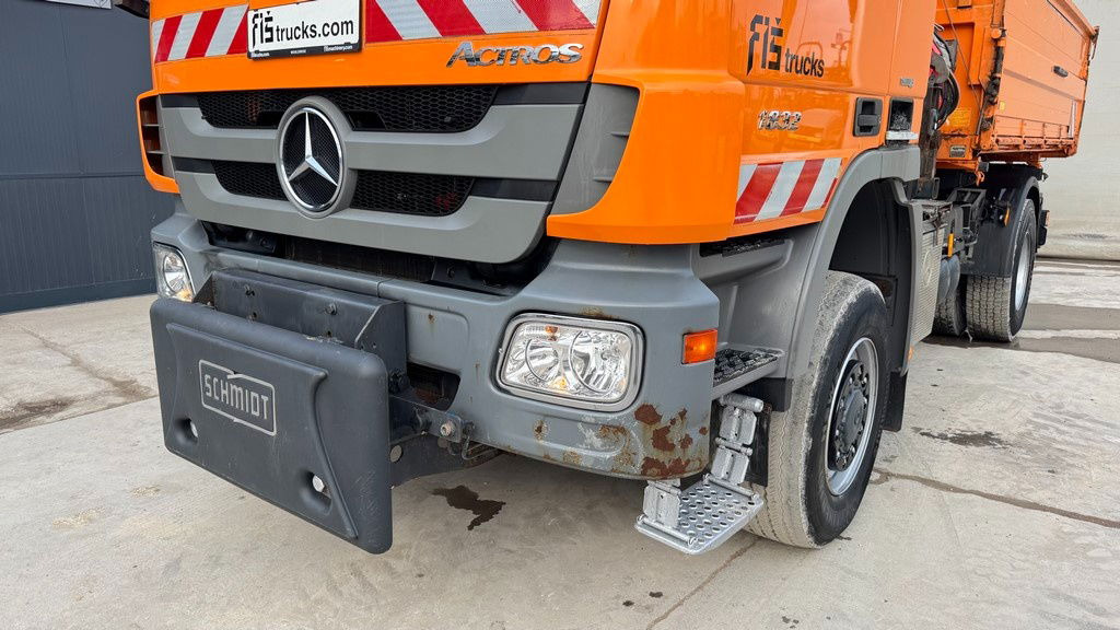 Mercedes-Benz Actros 1832 AK tipper 4x4 - crane Fassi 9.2M - remote control - Truk jungkit: gambar 2 Mercedes-Benz Actros 1832 AK tipper 4x4 - crane Fassi 9.2M - remote control - Truk jungkit: gambar 2