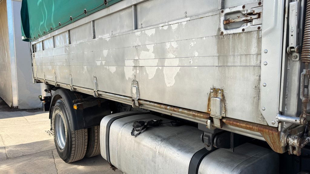 Mercedes-Benz Actros 1841 L 4x2 tipper - tarpaulin - euro 5 - Truk jungkit: gambar 4 Mercedes-Benz Actros 1841 L 4x2 tipper - tarpaulin - euro 5 - Truk jungkit: gambar 4