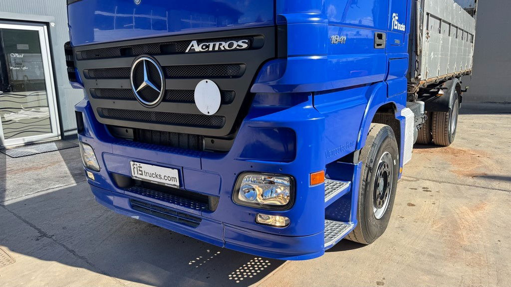 Mercedes-Benz Actros 1841 L 4x2 tipper - tarpaulin - euro 5 - Truk jungkit: gambar 2 Mercedes-Benz Actros 1841 L 4x2 tipper - tarpaulin - euro 5 - Truk jungkit: gambar 2