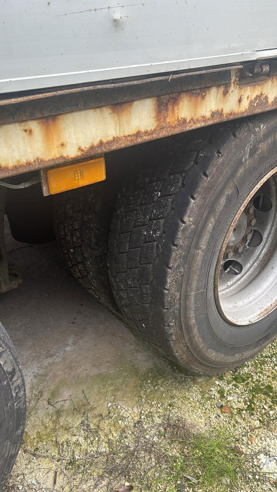 Mercedes-Benz Actros 2536 L 6x2 stake body - lifting axle - Truk flatbed: gambar 4 Mercedes-Benz Actros 2536 L 6x2 stake body - lifting axle - Truk flatbed: gambar 4
