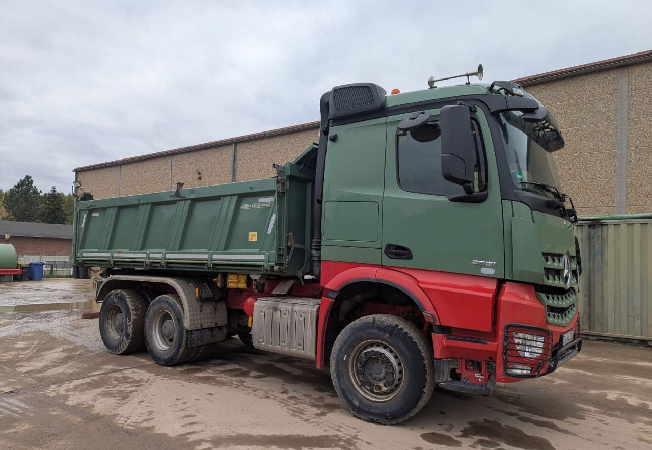 Mercedes-Benz Actros 2651 6X4 meiller bordmatic tipper - Truk jungkit: gambar 1 Mercedes-Benz Actros 2651 6X4 meiller bordmatic tipper - Truk jungkit: gambar 1