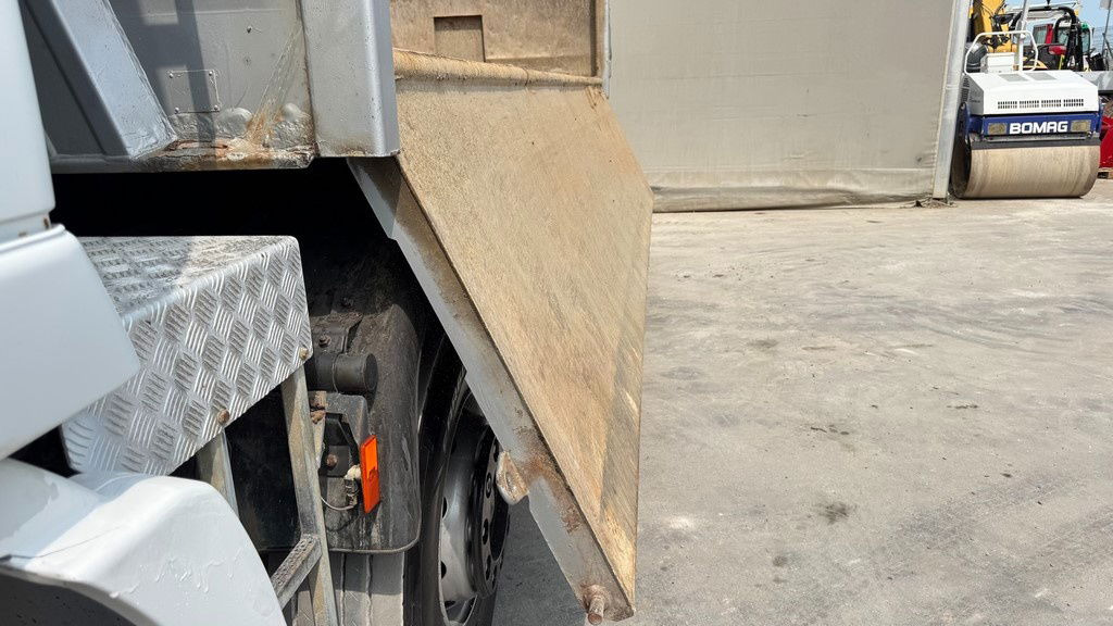 Mercedes-Benz Actros 3241 8x4 meiller tipper - bordmatic - Truk jungkit: gambar 3 Mercedes-Benz Actros 3241 8x4 meiller tipper - bordmatic - Truk jungkit: gambar 3