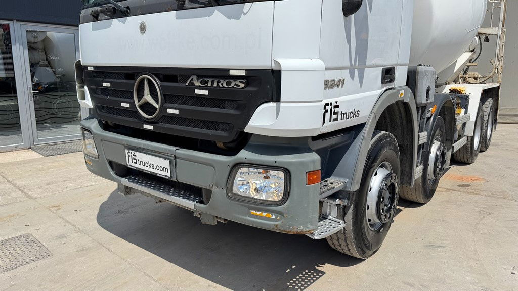 Mercedes-Benz Actros 3241 8x4 mixer 9m3 - Truk pengaduk beton: gambar 2 Mercedes-Benz Actros 3241 8x4 mixer 9m3 - Truk pengaduk beton: gambar 2