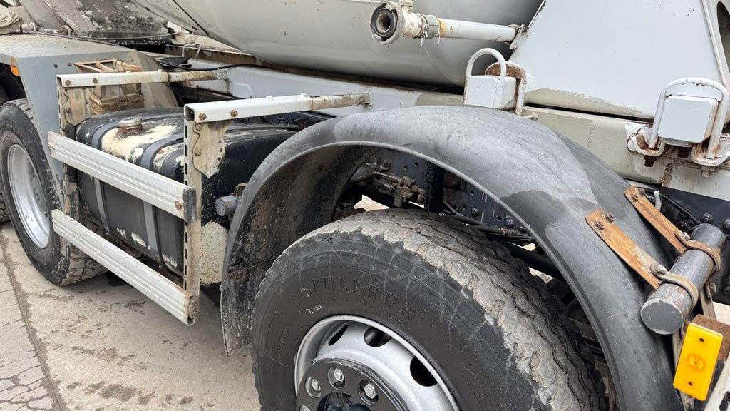Mercedes-Benz Actros 3241 8x4 mixer 9m3 - Truk pengaduk beton: gambar 4 Mercedes-Benz Actros 3241 8x4 mixer 9m3 - Truk pengaduk beton: gambar 4