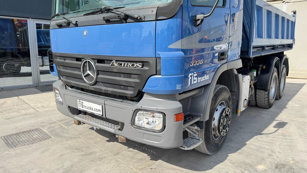 Mercedes-Benz Actros 3336 6x4 - 3 Sided Tipper - Spring - Truk jungkit: gambar 2 Mercedes-Benz Actros 3336 6x4 - 3 Sided Tipper - Spring - Truk jungkit: gambar 2