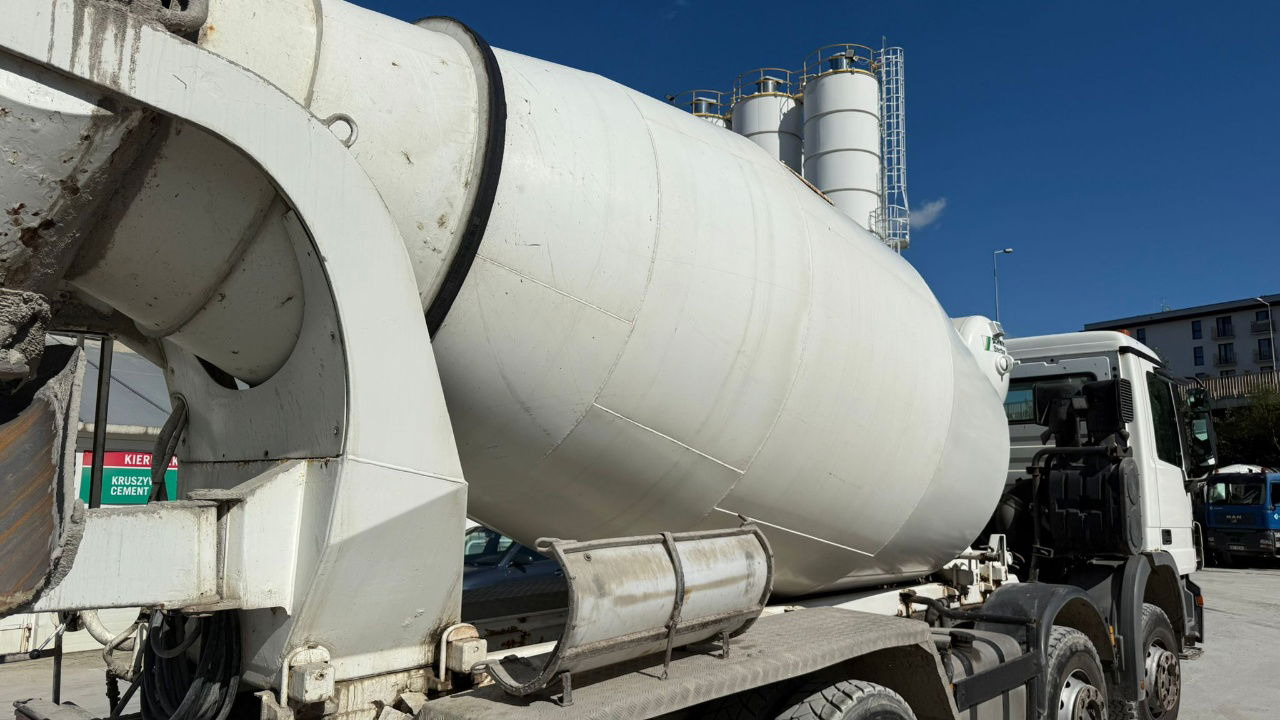 Mercedes-Benz Actros 3536 8x4 beton Schwing mixer 10m3 - Truk pengaduk beton: gambar 5 Mercedes-Benz Actros 3536 8x4 beton Schwing mixer 10m3 - Truk pengaduk beton: gambar 5