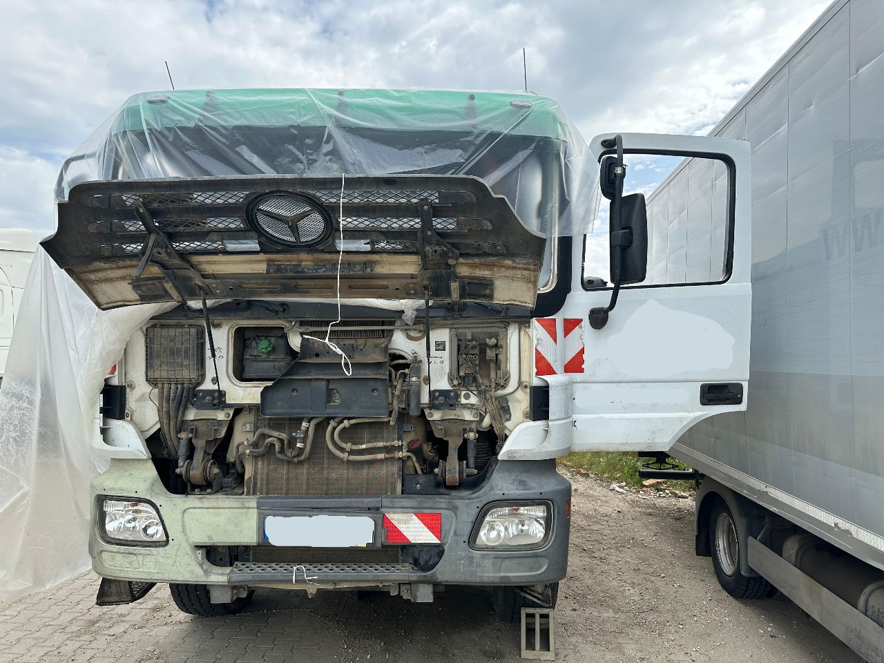 Mercedes-Benz Actros 4141 K 8x6 mulda tipper - damaged - Truk jungkit: gambar 4 Mercedes-Benz Actros 4141 K 8x6 mulda tipper - damaged - Truk jungkit: gambar 4