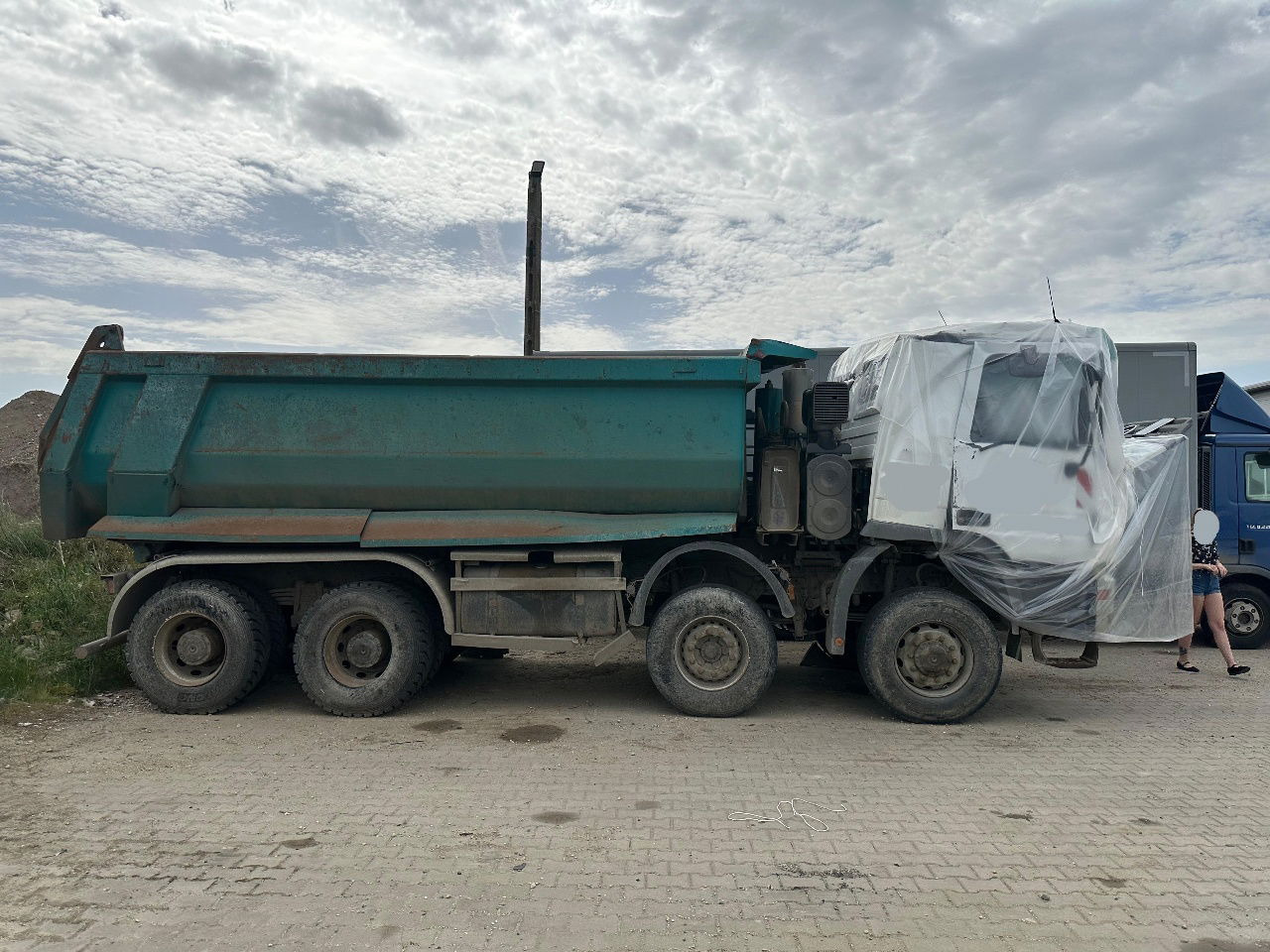 Mercedes-Benz Actros 4141 K 8x6 mulda tipper - damaged - Truk jungkit: gambar 3 Mercedes-Benz Actros 4141 K 8x6 mulda tipper - damaged - Truk jungkit: gambar 3
