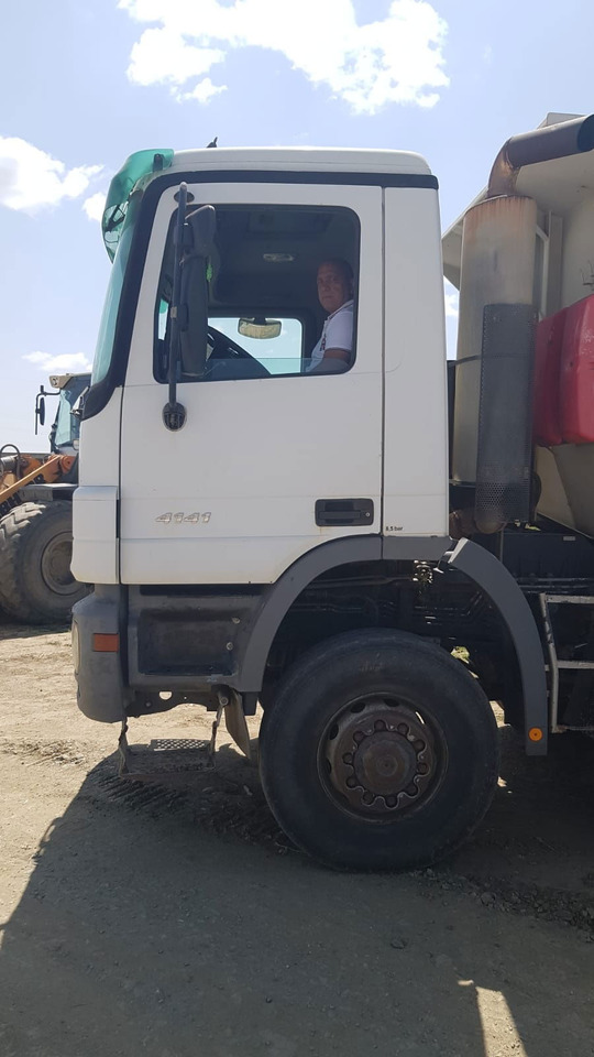 Mercedes-Benz Actros 4141 K 8x6 schwarzmuller mulda tipper - Truk jungkit: gambar 2 Mercedes-Benz Actros 4141 K 8x6 schwarzmuller mulda tipper - Truk jungkit: gambar 2