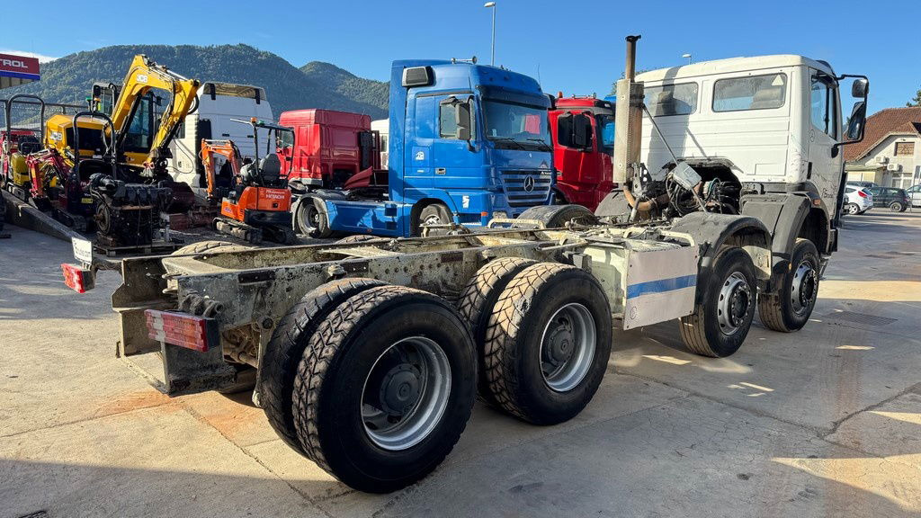 Mercedes-Benz SK 3234 8x4 chassis - Truk sasis: gambar 5 Mercedes-Benz SK 3234 8x4 chassis - Truk sasis: gambar 5