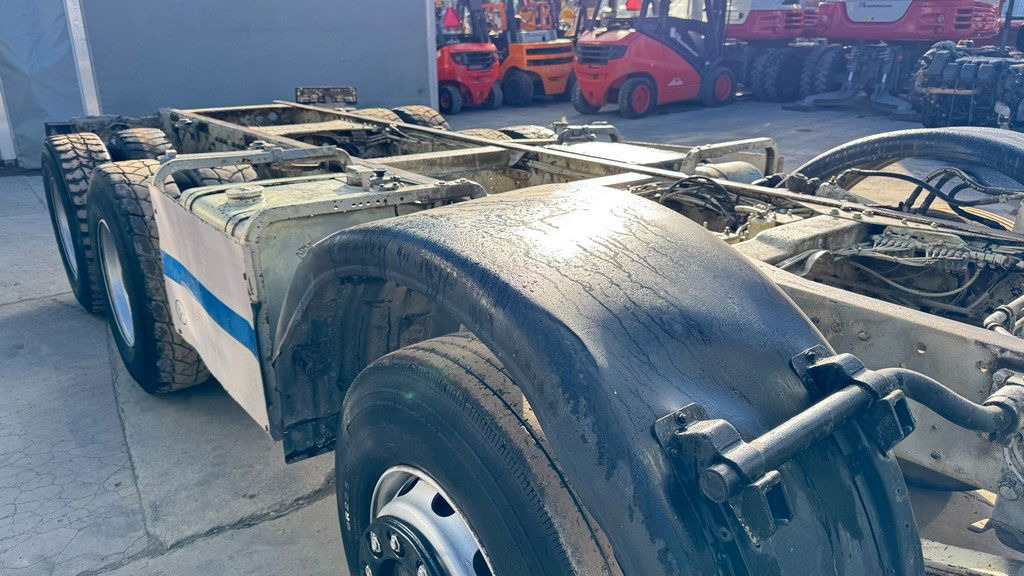 Mercedes-Benz SK 3234 8x4 chassis - Truk sasis: gambar 4 Mercedes-Benz SK 3234 8x4 chassis - Truk sasis: gambar 4