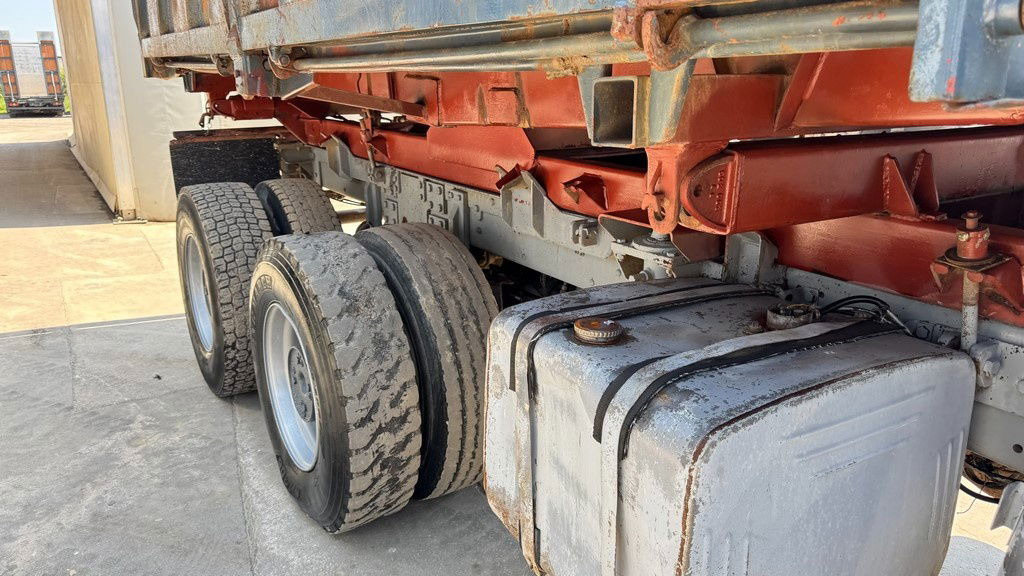 Scania 112 6x4 tipper - full spring - Truk jungkit: gambar 4 Scania 112 6x4 tipper - full spring - Truk jungkit: gambar 4