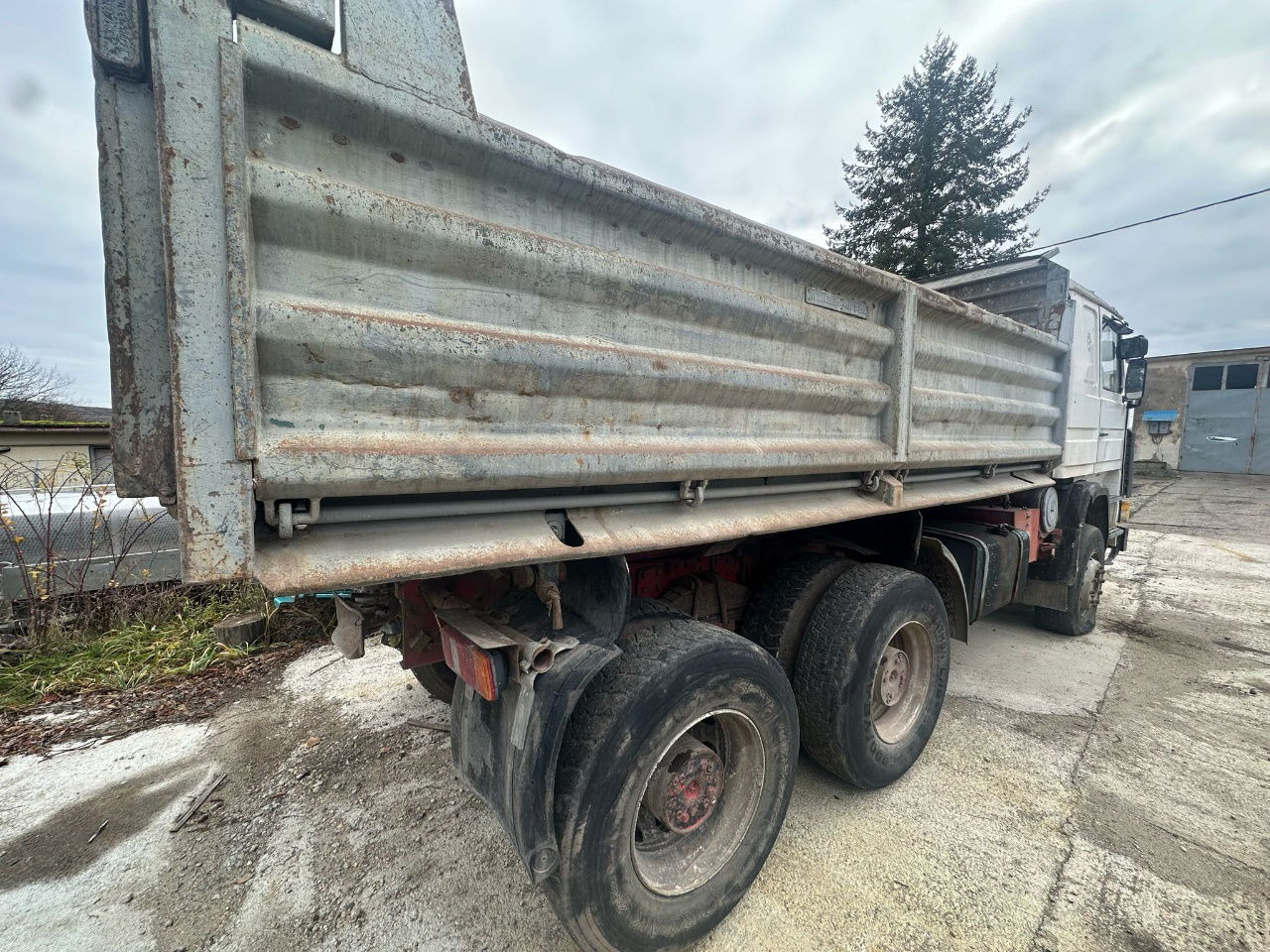 Scania 113 360 6x4 meiller tipper - full spring - Truk jungkit: gambar 4 Scania 113 360 6x4 meiller tipper - full spring - Truk jungkit: gambar 4