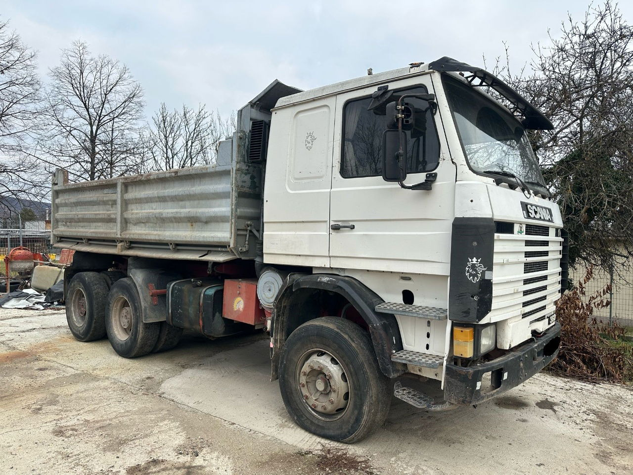 Scania 113 360 6x4 meiller tipper - full spring - Truk jungkit: gambar 1 Scania 113 360 6x4 meiller tipper - full spring - Truk jungkit: gambar 1