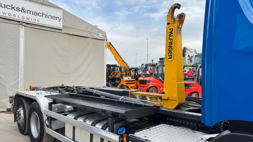 Scania P 360 6x2 palfinger abroll tipper - steering axle - Pengangkut kontainer/ Container truck: gambar 4 Scania P 360 6x2 palfinger abroll tipper - steering axle - Pengangkut kontainer/ Container truck: gambar 4