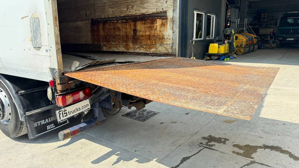 Truk berpendingin Scania R 114 6X2 carrier fridge - ramp: gambar 9
