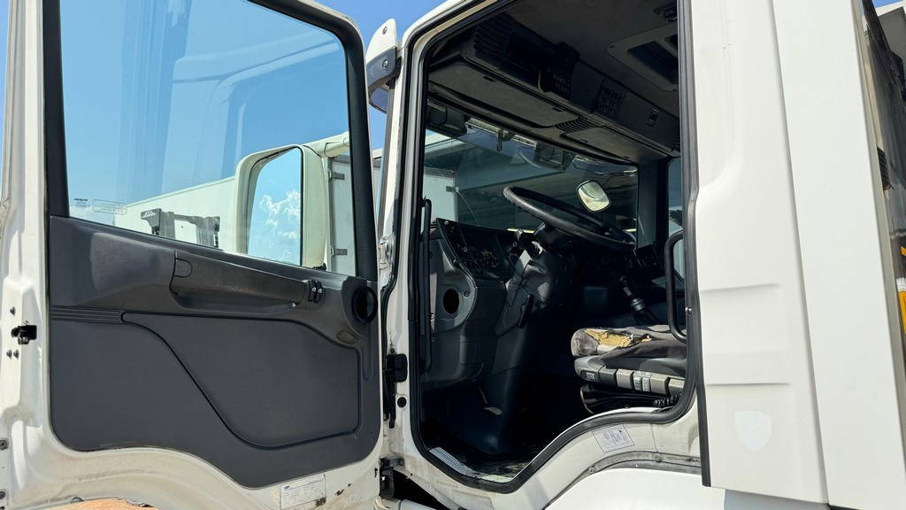 Truk berpendingin Scania R 114 6X2 carrier fridge - ramp: gambar 20