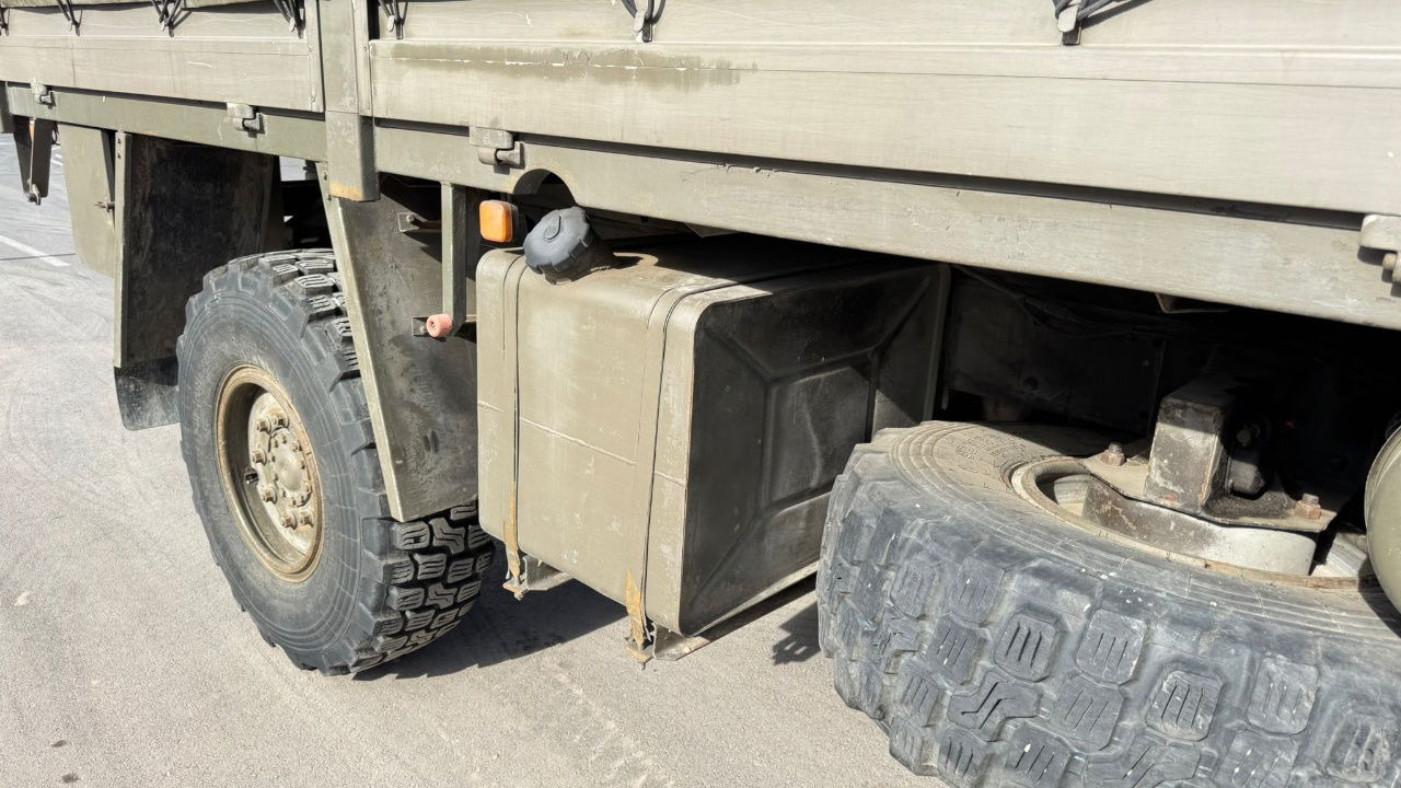 Steyr 12M18 4X4 stake body - truck - Truk dengan terpal samping: gambar 3 Steyr 12M18 4X4 stake body - truck - Truk dengan terpal samping: gambar 3