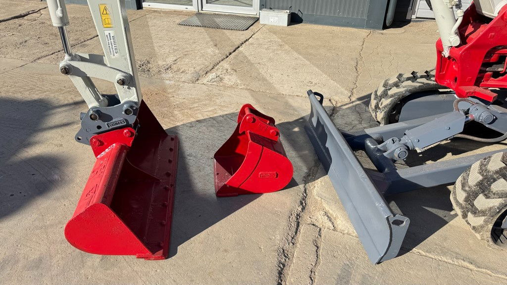 Takeuchi TB230 - 2019 Year - 2435 Hours - 2X Buckets - NEW Tracks - Ekskavator mini: gambar 2 Takeuchi TB230 - 2019 Year - 2435 Hours - 2X Buckets - NEW Tracks - Ekskavator mini: gambar 2