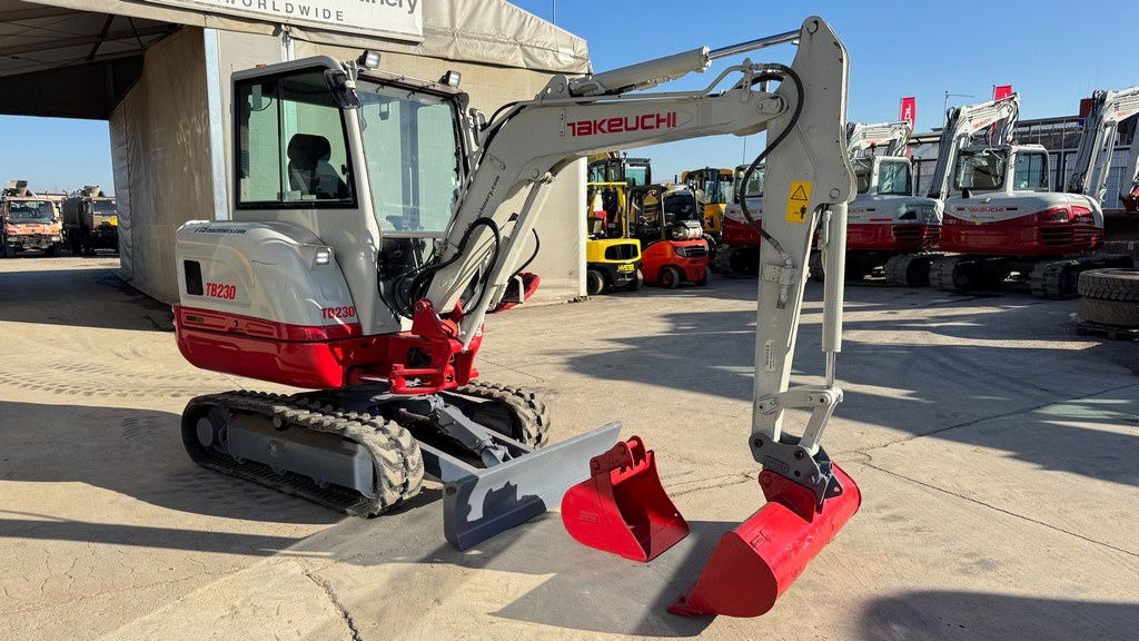 Takeuchi TB230 - 2019 Year - 2435 Hours - 2X Buckets - NEW Tracks - Ekskavator mini: gambar 5 Takeuchi TB230 - 2019 Year - 2435 Hours - 2X Buckets - NEW Tracks - Ekskavator mini: gambar 5