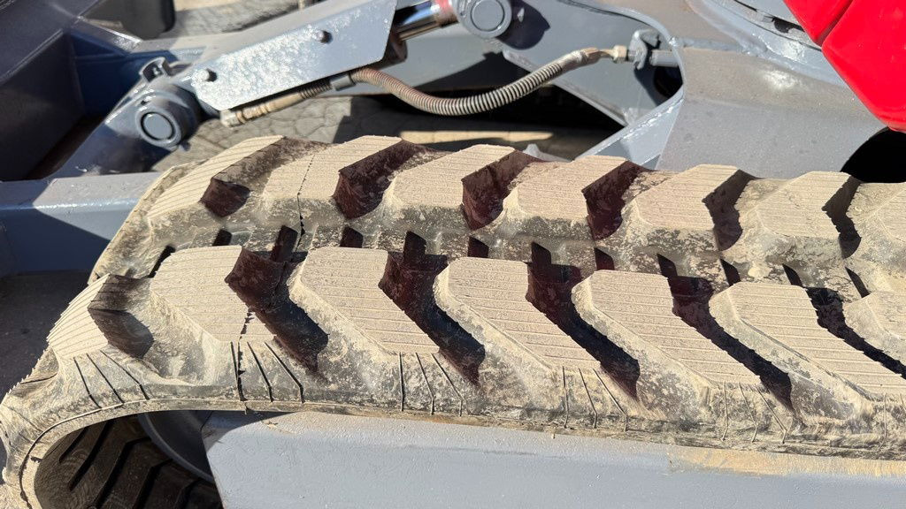 Takeuchi TB230 - 2019 Year - 2435 Hours - 2X Buckets - NEW Tracks - Ekskavator mini: gambar 4 Takeuchi TB230 - 2019 Year - 2435 Hours - 2X Buckets - NEW Tracks - Ekskavator mini: gambar 4