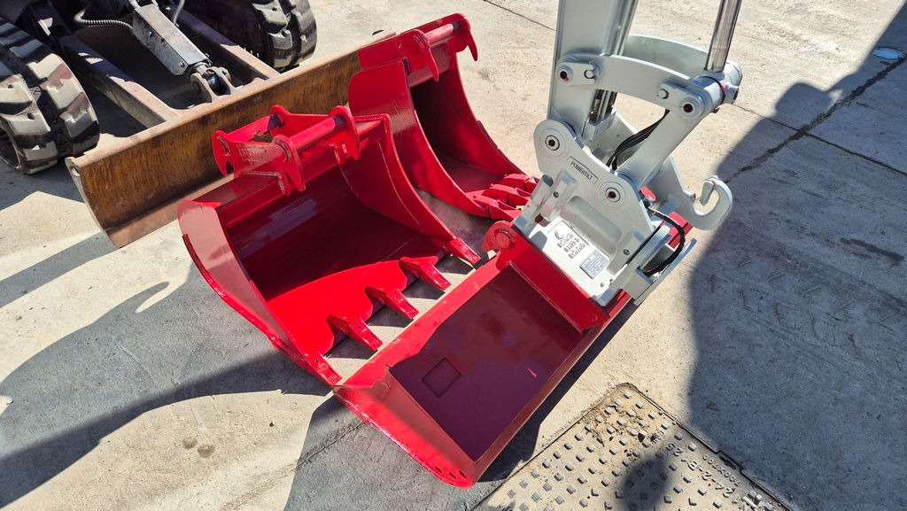 Takeuchi TB230 - Powertilt - 3X Buckets - 2017 Year - TOP Condition - Ekskavator mini: gambar 5 Takeuchi TB230 - Powertilt - 3X Buckets - 2017 Year - TOP Condition - Ekskavator mini: gambar 5